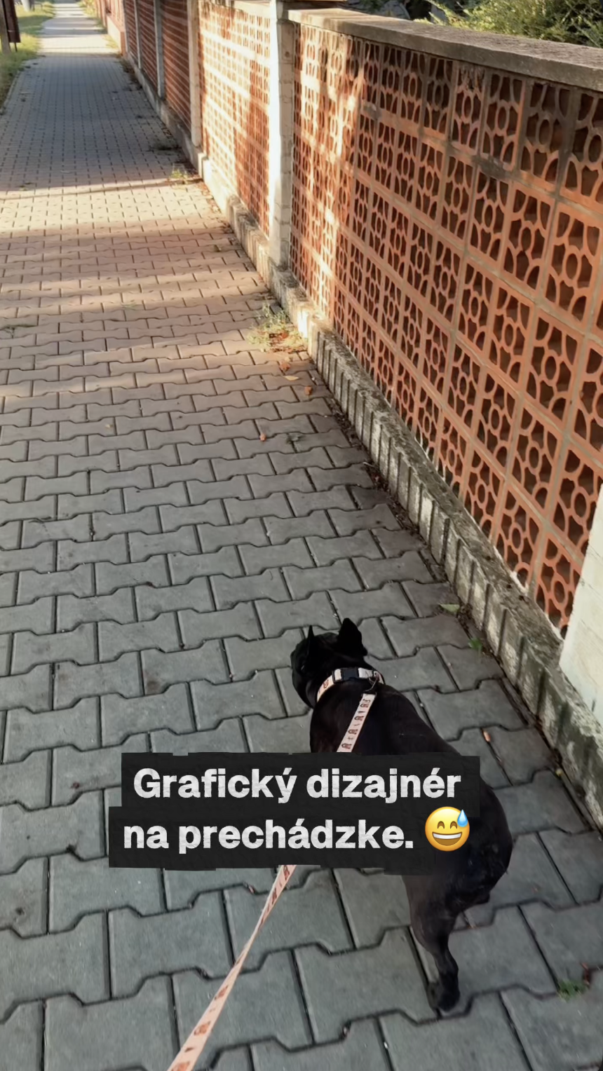 Grafický dizajnér na prechádzke